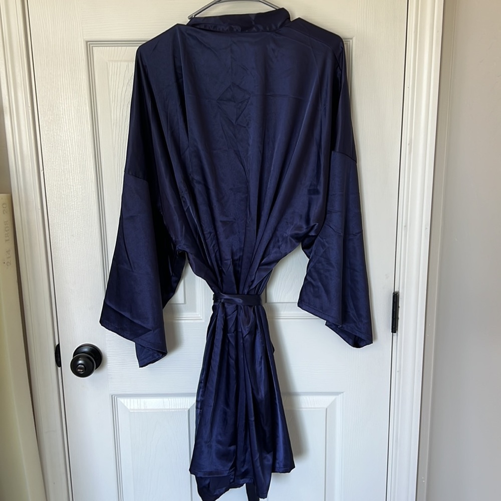 Silky Robe Size 2XL - Picture 3 of 6